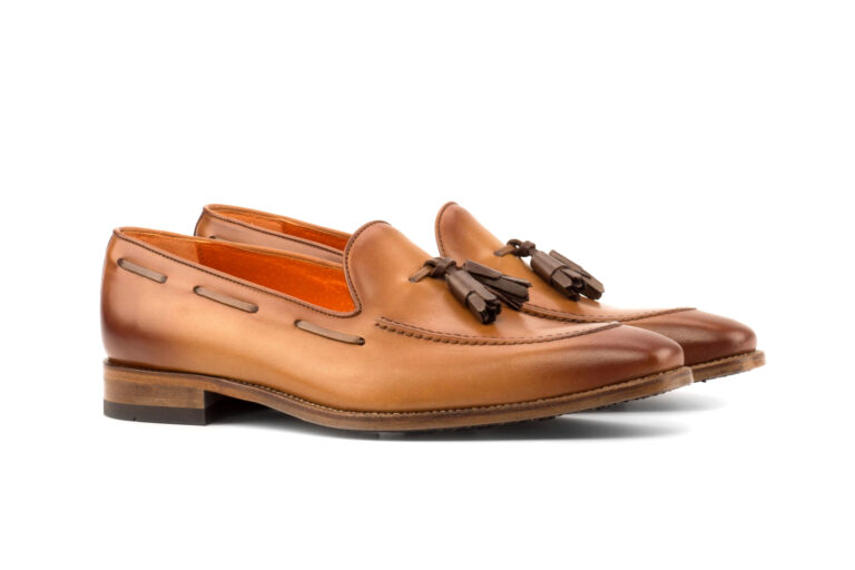 mens-loafers-cognac-tassesls- front